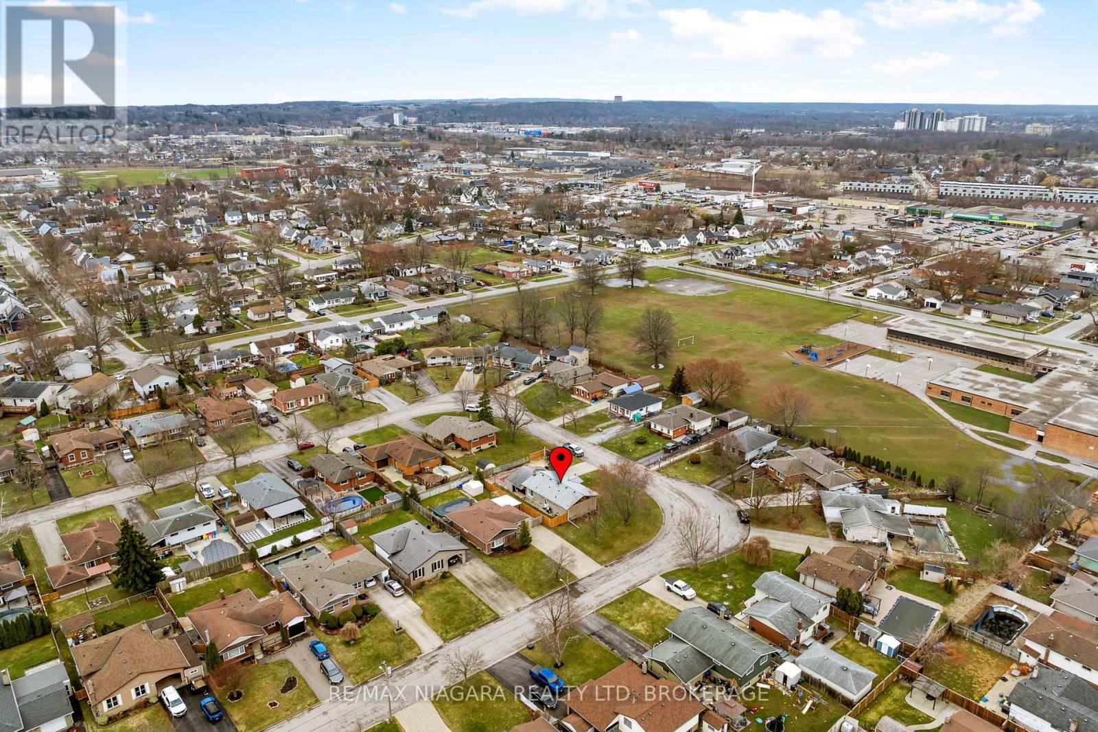 38 Acadia Crescent, St. Catharines, Ontario  L2P 1H8 - Photo 2 - X12914008