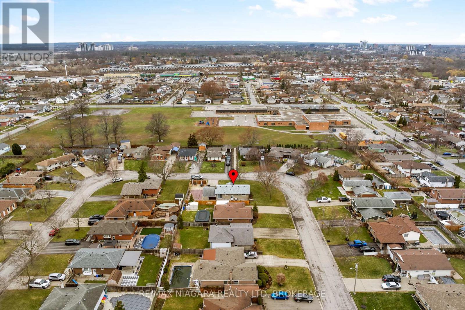 38 Acadia Crescent, St. Catharines, Ontario  L2P 1H8 - Photo 3 - X12914008