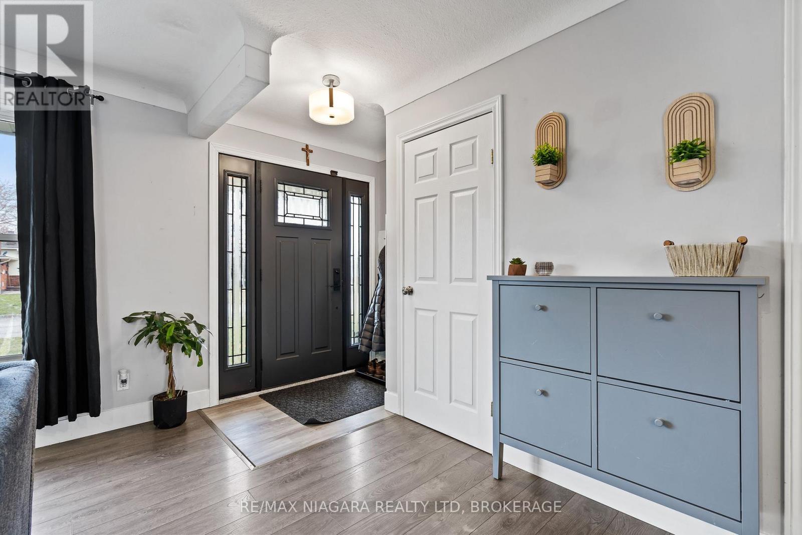 38 Acadia Crescent, St. Catharines, Ontario  L2P 1H8 - Photo 4 - X12914008