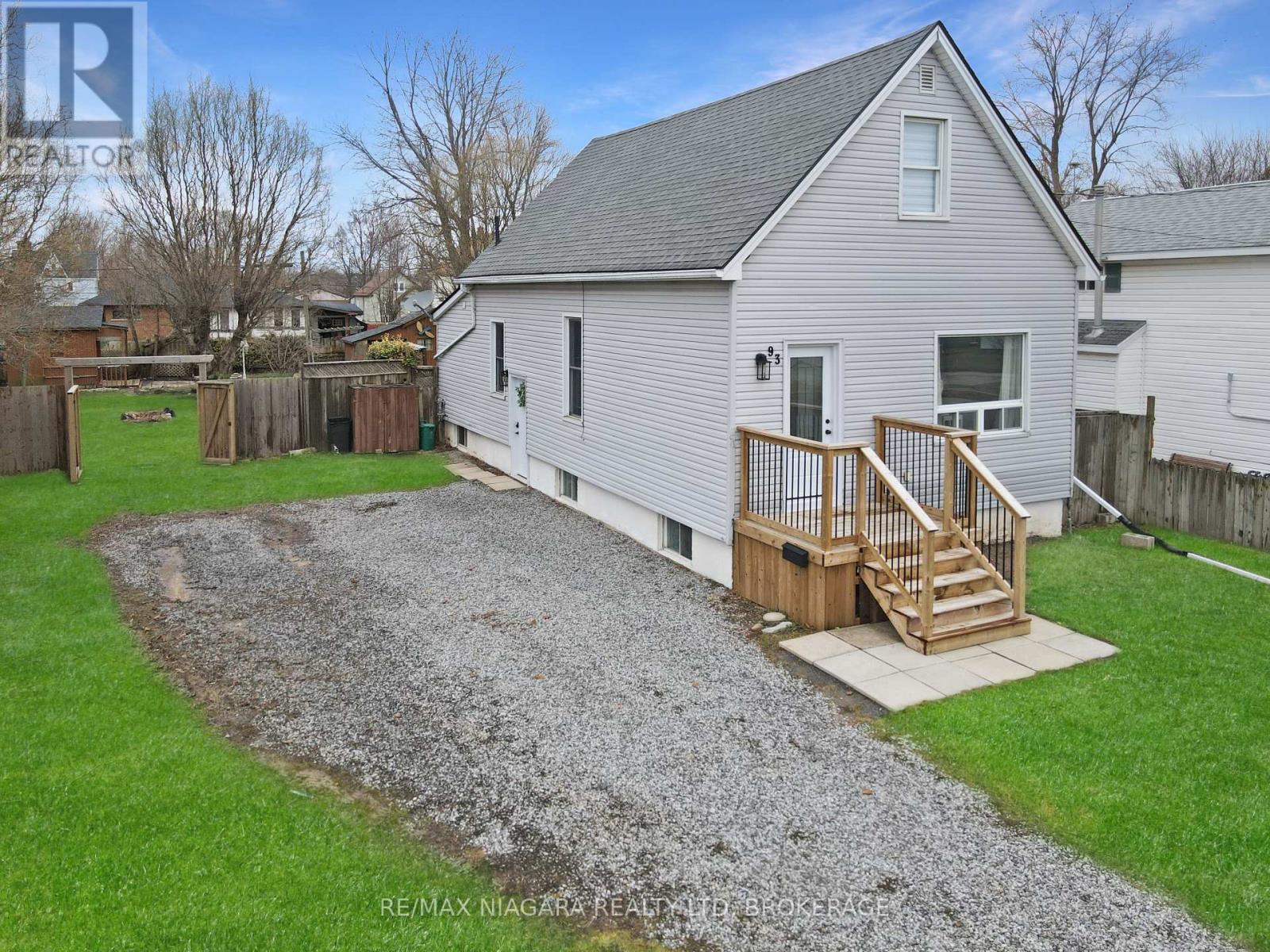 93 Lavinia Street, Fort Erie, Ontario  L2A 2E1 - Photo 1 - X12914048