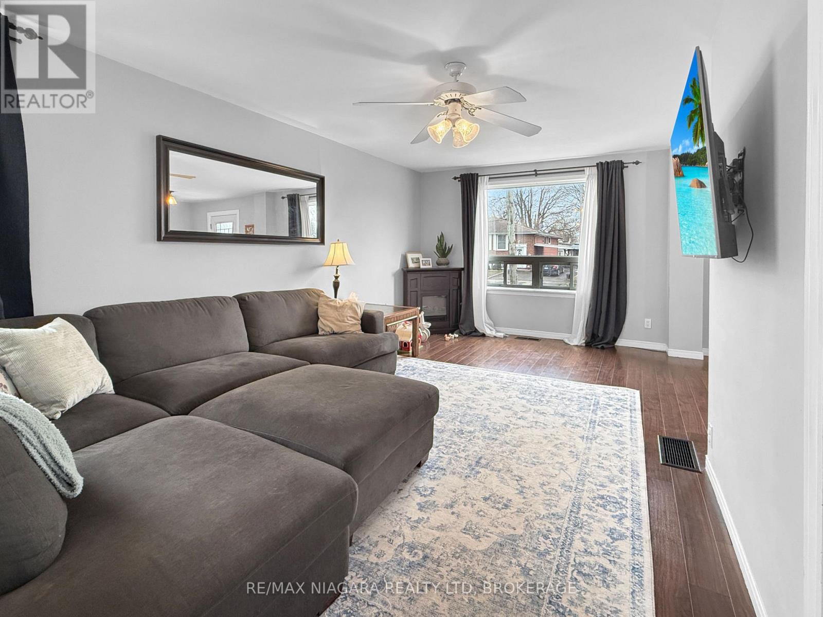 93 Lavinia Street, Fort Erie, Ontario  L2A 2E1 - Photo 4 - X12914048