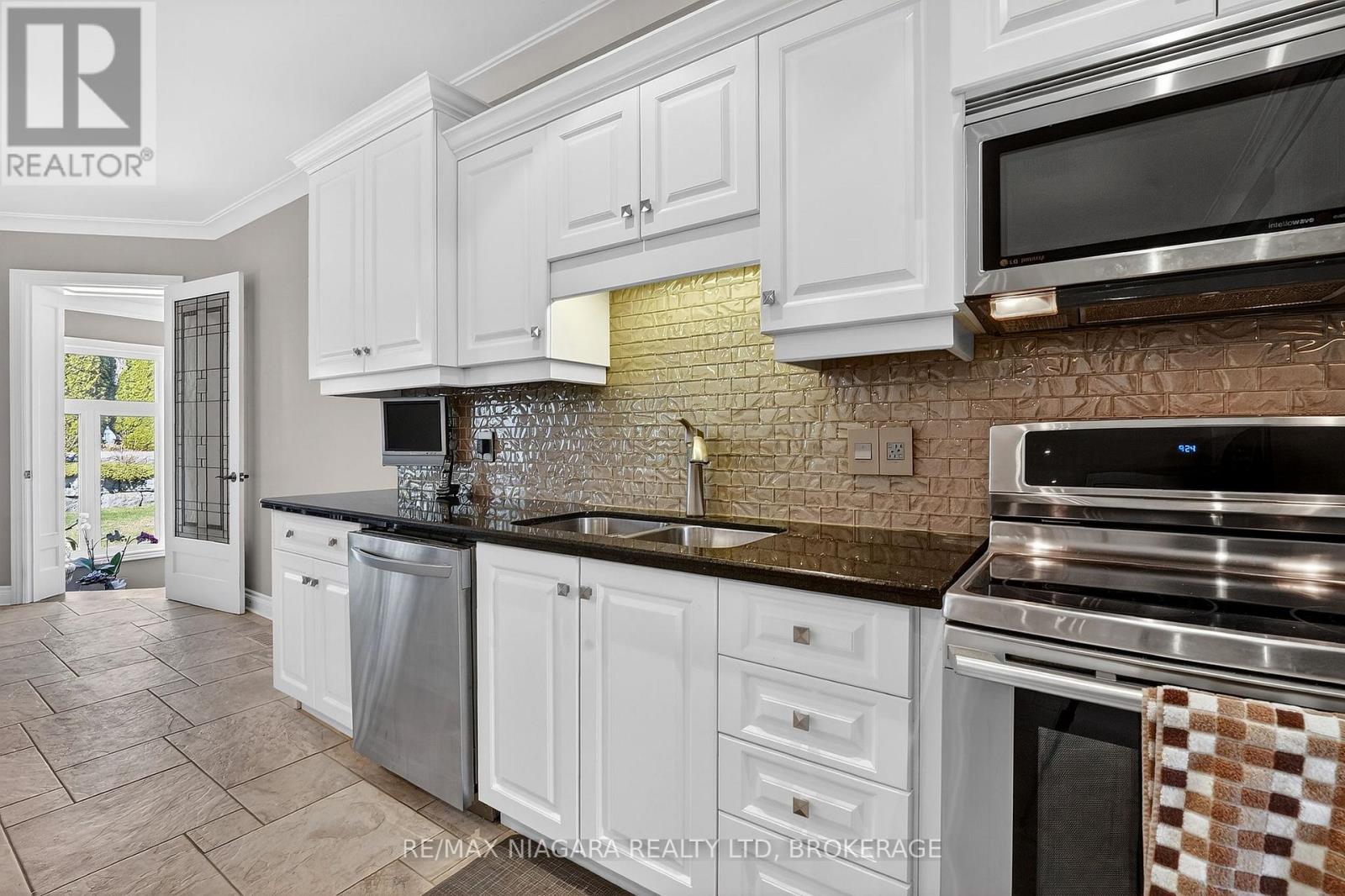 6775 Domenic Crescent, Niagara Falls, Ontario  L2J 4L5 - Photo 11 - X12914058