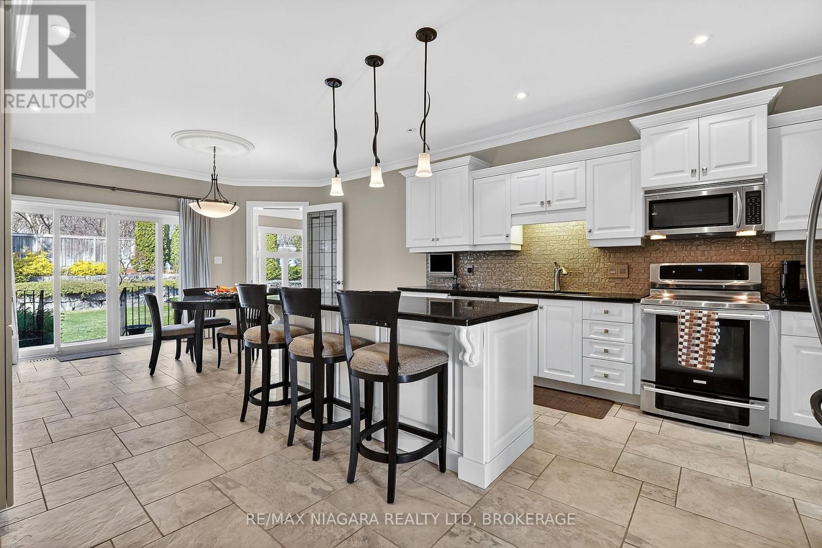 6775 Domenic Crescent, Niagara Falls, Ontario  L2J 4L5 - Photo 9 - X12914058