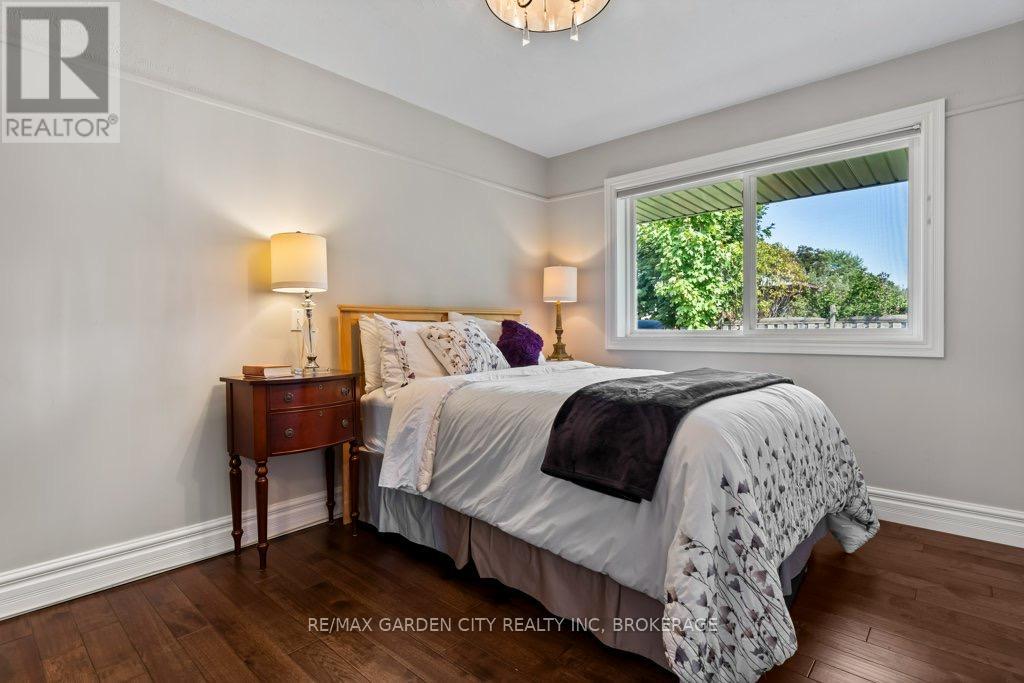 2 Lynnwood Avenue, Grimsby, Ontario  L3M 2X6 - Photo 12 - X12914270