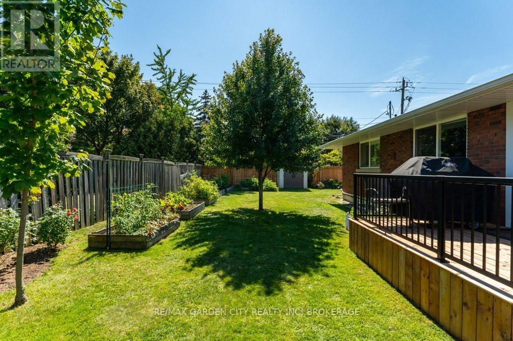 2 Lynnwood Avenue, Grimsby, Ontario  L3M 2X6 - Photo 25 - X12914270