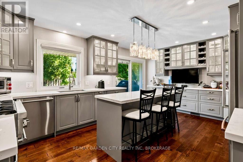 2 Lynnwood Avenue, Grimsby, Ontario  L3M 2X6 - Photo 5 - X12914270