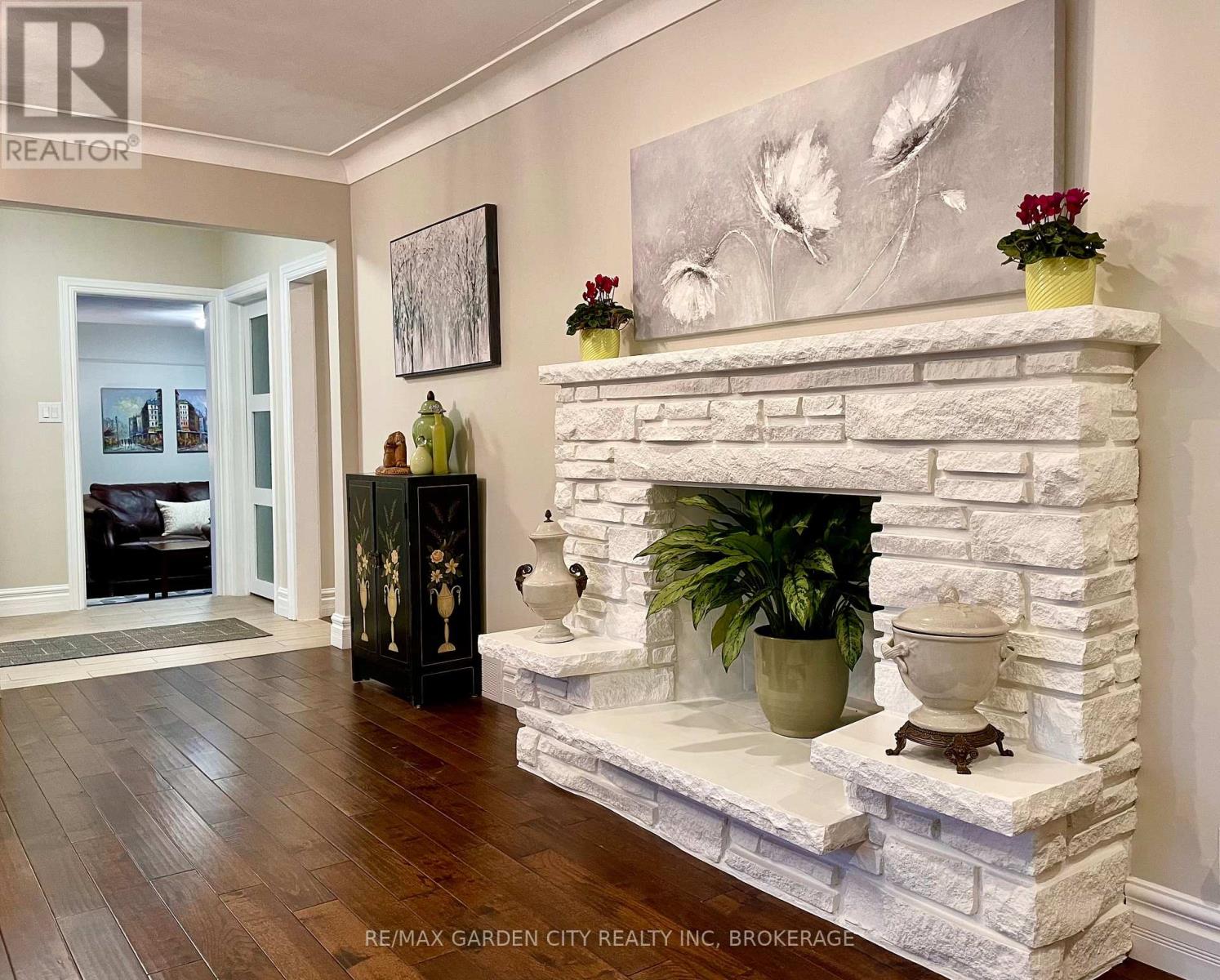 2 Lynnwood Avenue, Grimsby, Ontario  L3M 2X6 - Photo 9 - X12914270