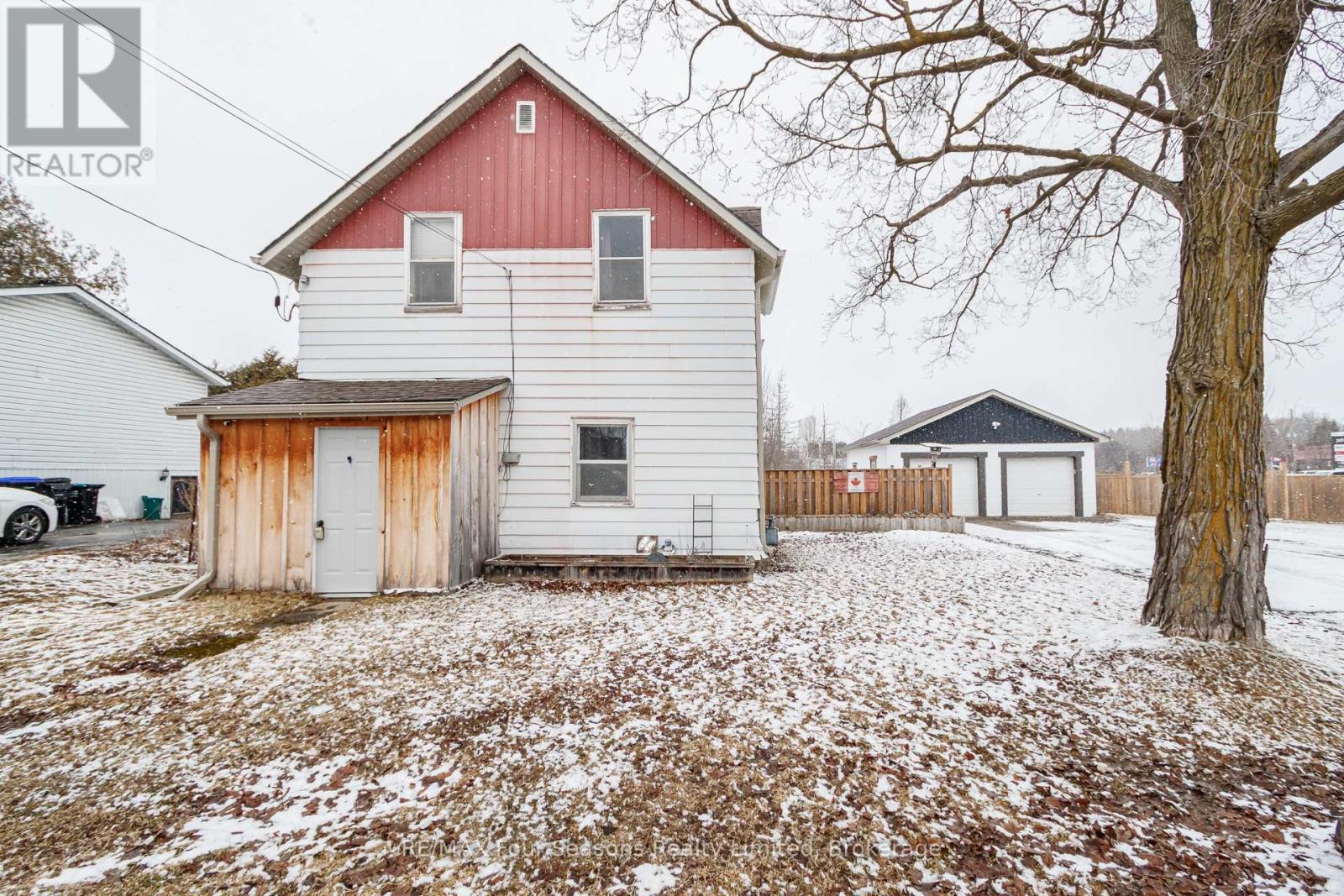 203 Montreal Street, Clearview, Ontario L0M 1S0 - Photo 1 - S12914166