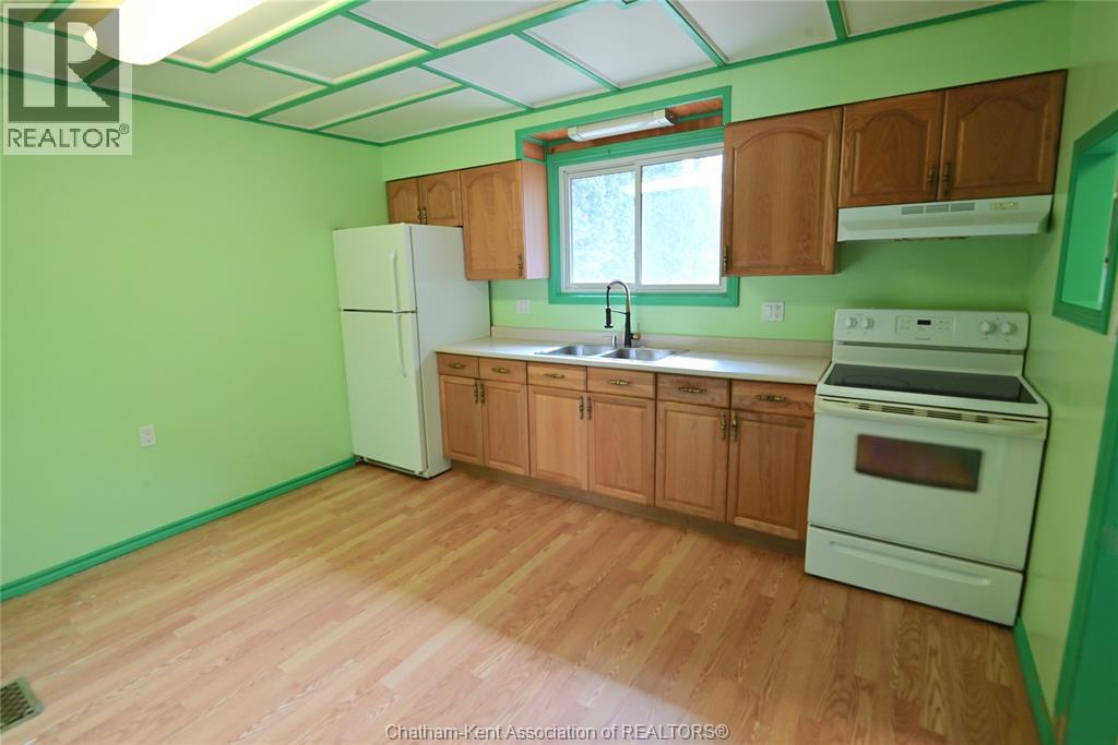 32 Irwin Drive, Wallaceburg, Ontario  N8A 4S1 - Photo 6 - 26004727