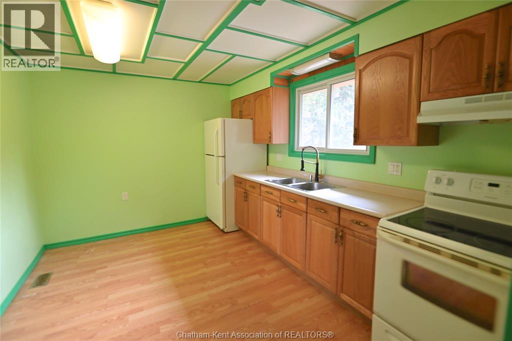 32 Irwin Drive, Wallaceburg, Ontario  N8A 4S1 - Photo 7 - 26004727