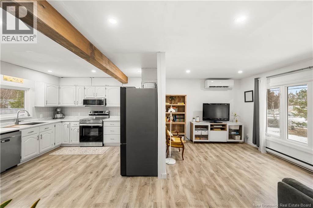 857 Mapleton Road, Moncton, New Brunswick  E1G 2K6 - Photo 3 - NB135111