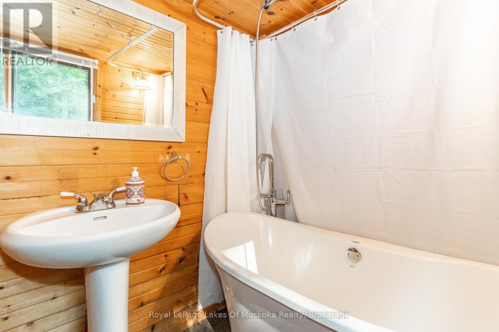 1072 Long Lake Road, Muskoka Lakes, Ontario  P0C 1A0 - Photo 13 - X12914080