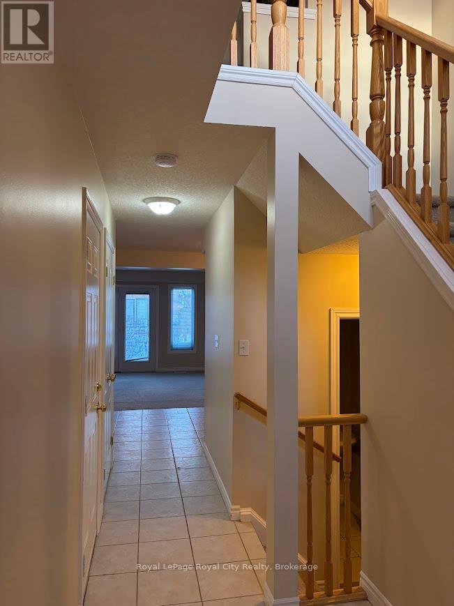 73 - 165 Terraview Crescent, Guelph (Kortright West), Ontario  N1G 5G8 - Photo 5 - X12914140