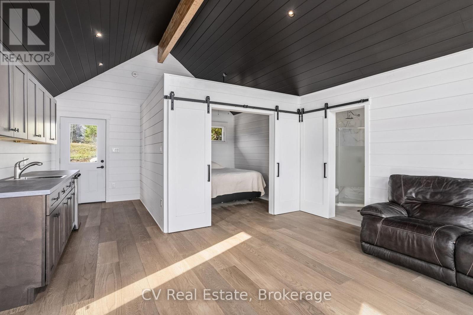 1111 Lakeshore Drive, Gravenhurst, Ontario  P1P 1R2 - Photo 31 - X12914146