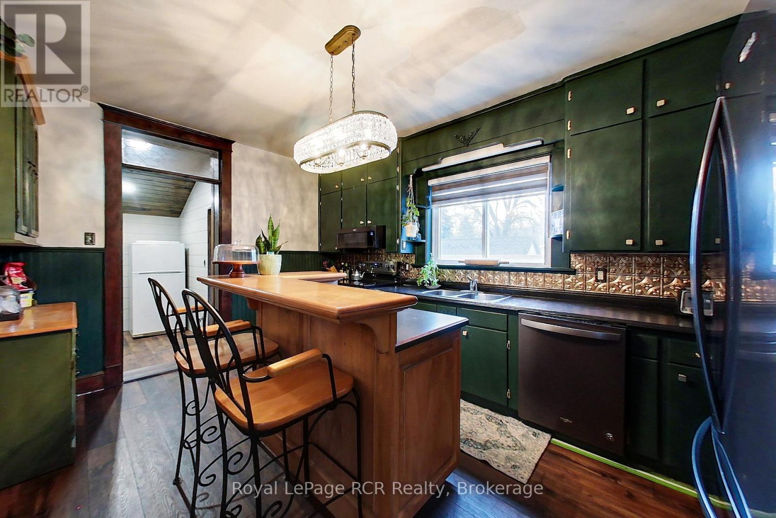 270 13th Street, Hanover, Ontario  N4N 1X3 - Photo 10 - X12914336