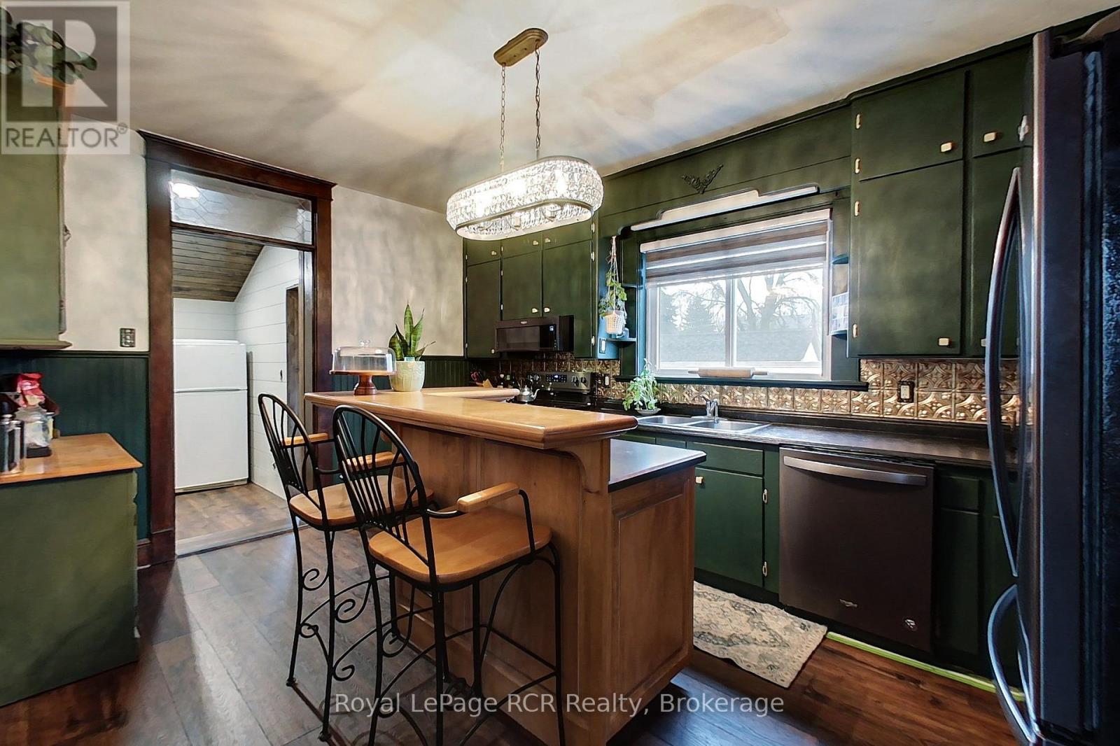 270 13th Street, Hanover, Ontario  N4N 1X3 - Photo 11 - X12914336