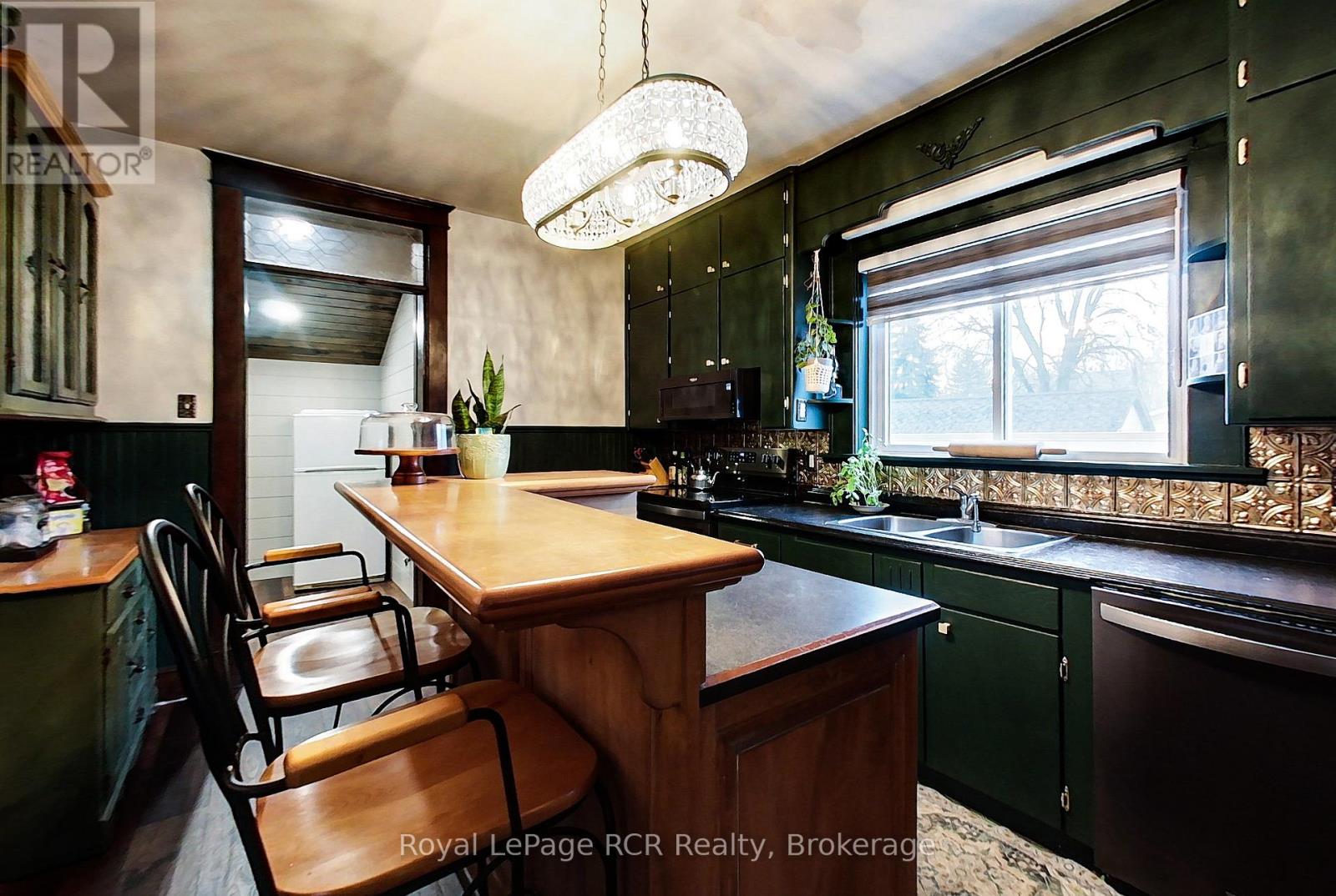 270 13th Street, Hanover, Ontario  N4N 1X3 - Photo 12 - X12914336