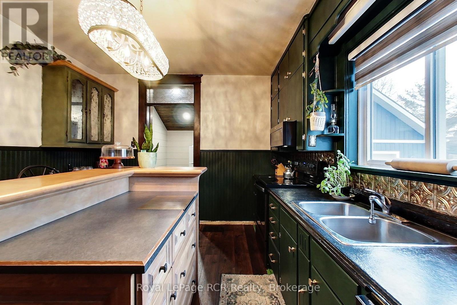 270 13th Street, Hanover, Ontario  N4N 1X3 - Photo 13 - X12914336