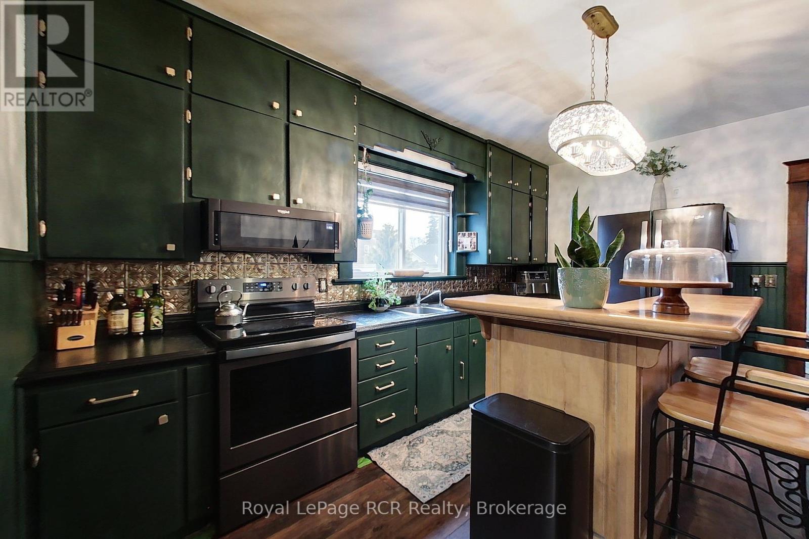 270 13th Street, Hanover, Ontario  N4N 1X3 - Photo 15 - X12914336