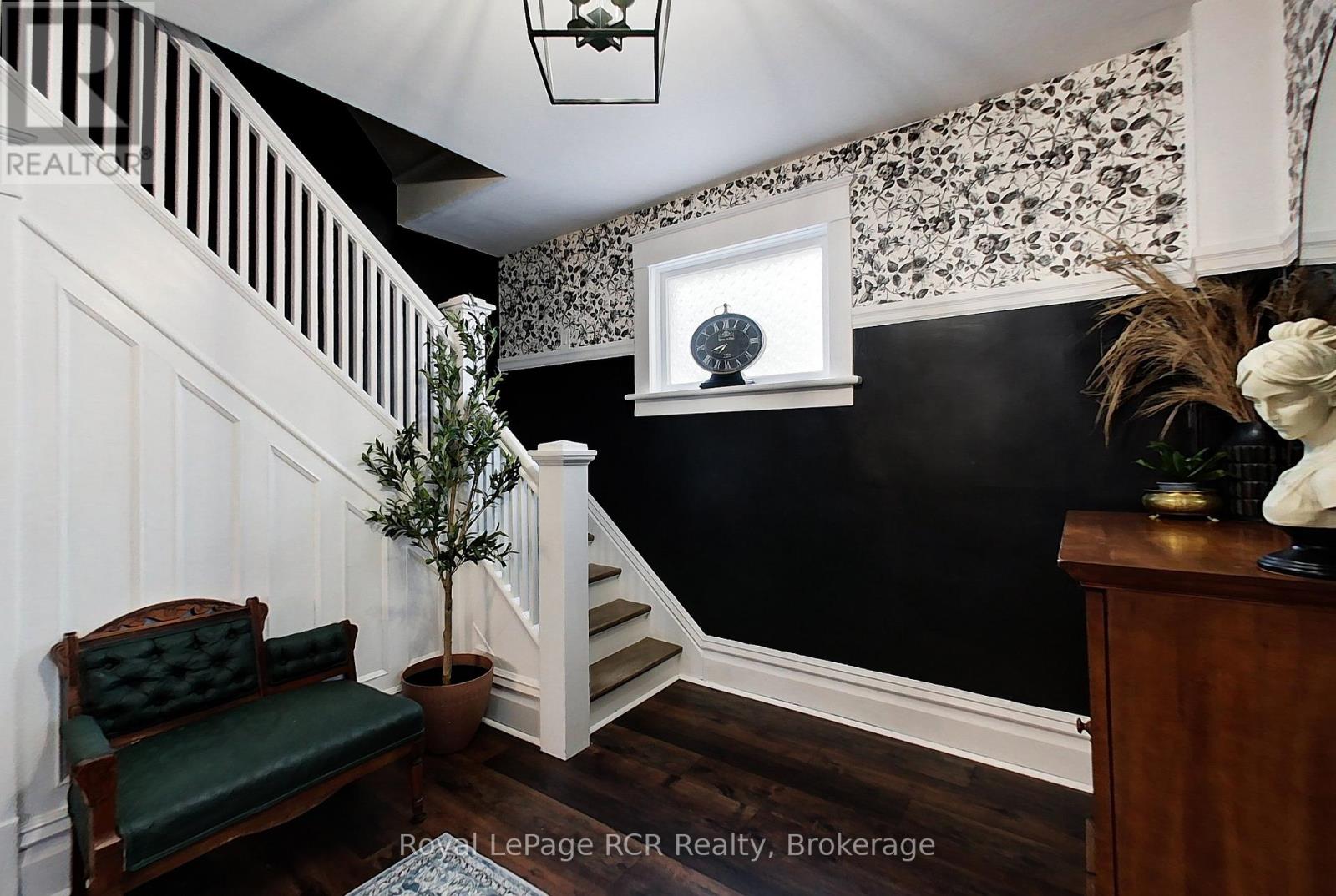 270 13th Street, Hanover, Ontario  N4N 1X3 - Photo 9 - X12914336