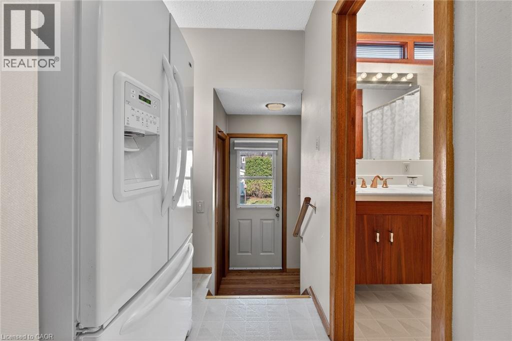 257 Queensdale Avenue E, Hamilton, Ontario  L9A 1L3 - Photo 20 - 40814511