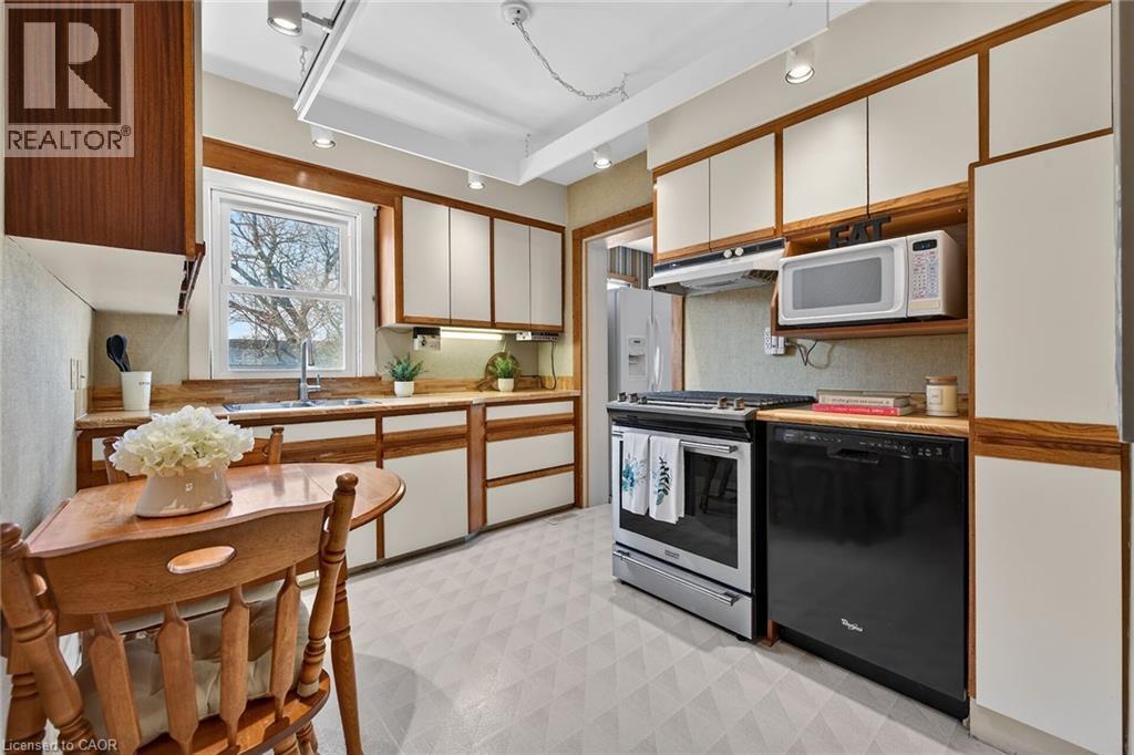 257 Queensdale Avenue E, Hamilton, Ontario  L9A 1L3 - Photo 16 - 40814511