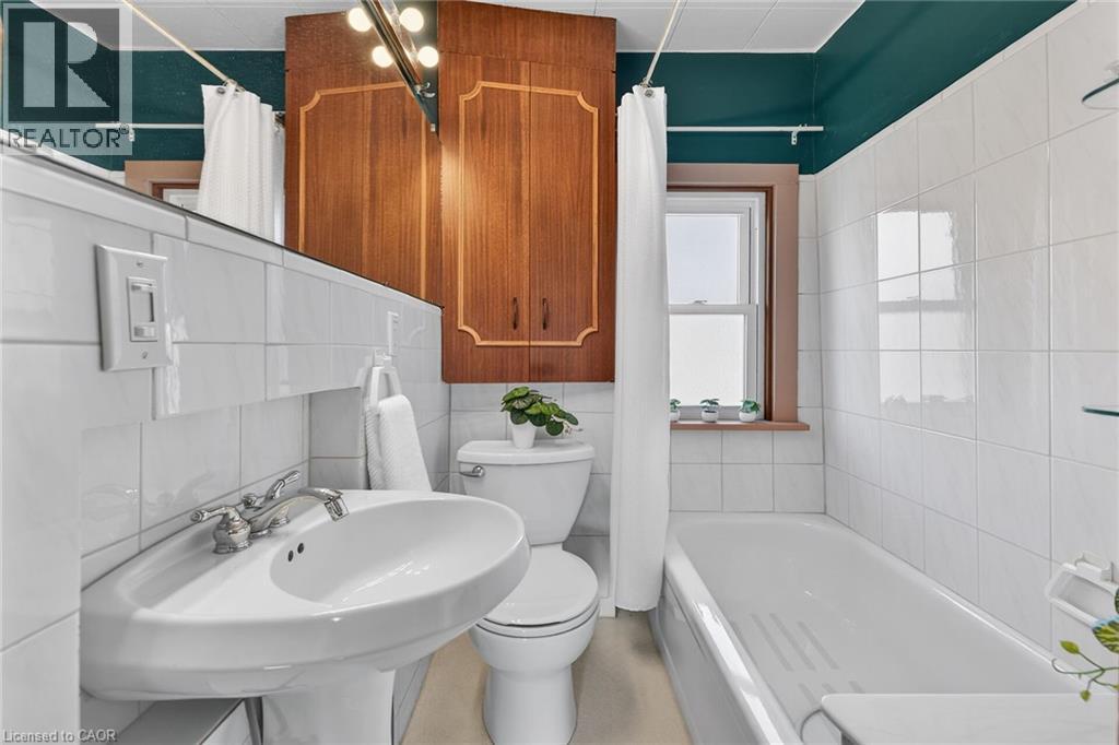 257 Queensdale Avenue E, Hamilton, Ontario  L9A 1L3 - Photo 38 - 40814511