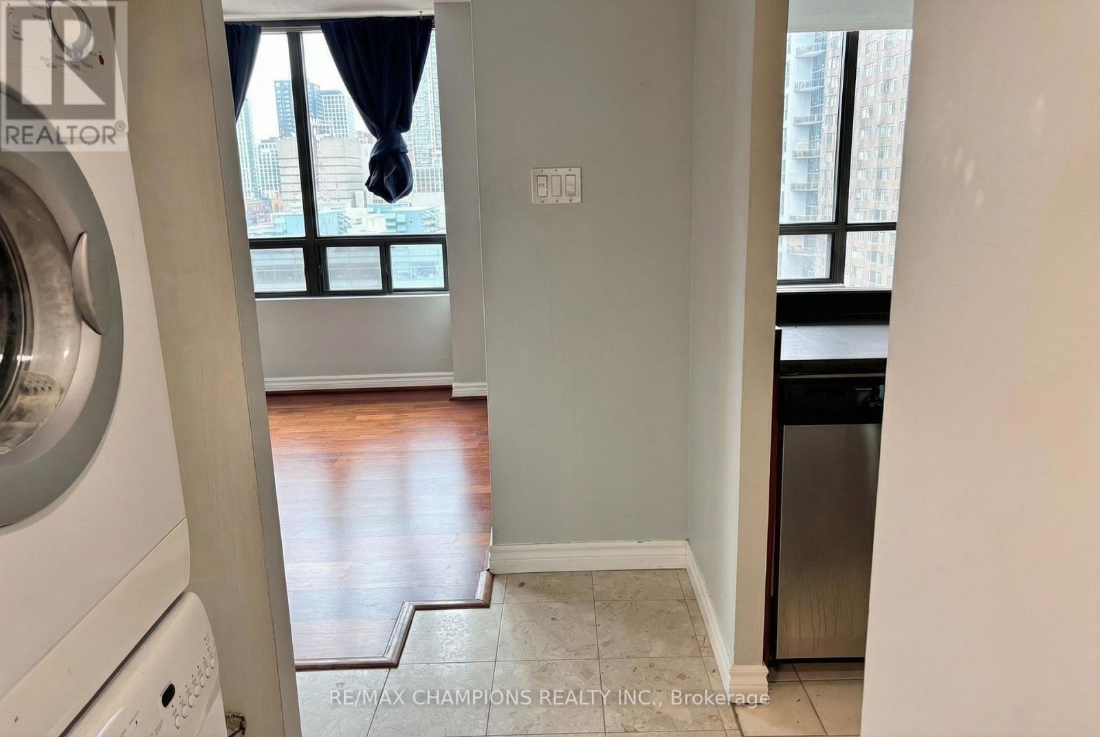 1101 - 117 Gerrard Street, Toronto, Ontario  M5B 2L4 - Photo 2 - C12913996