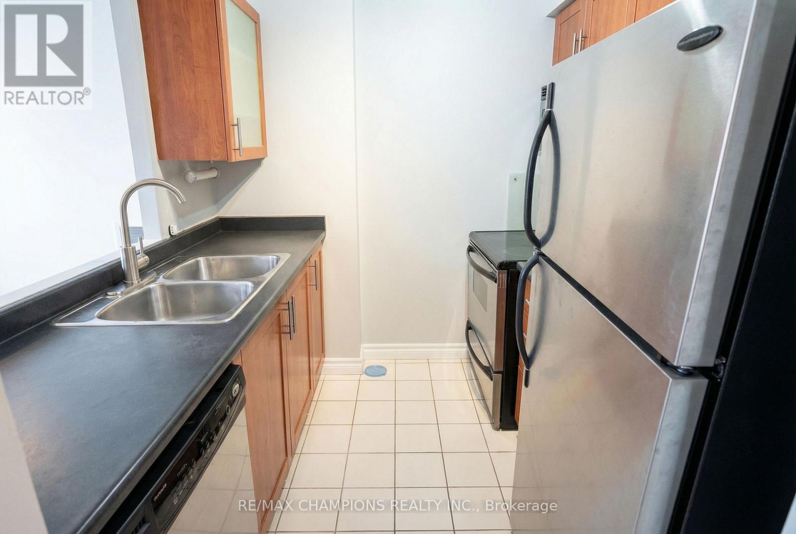 1101 - 117 Gerrard Street, Toronto, Ontario  M5B 2L4 - Photo 3 - C12913996