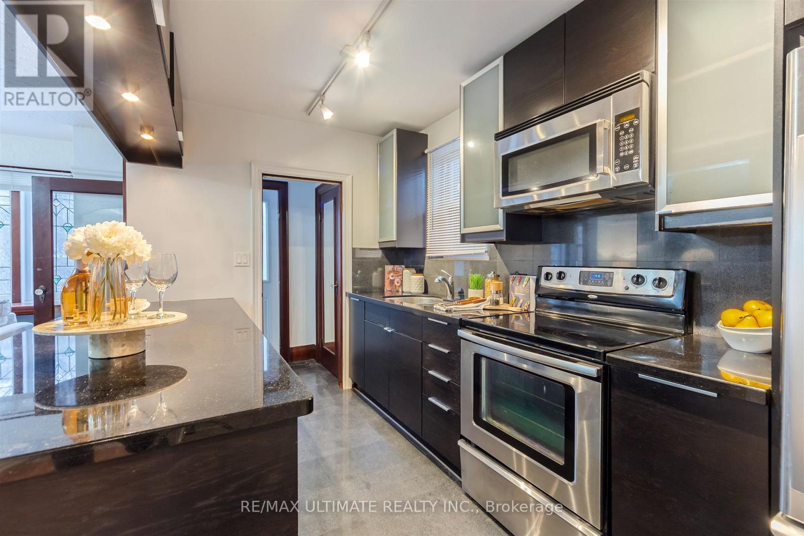 46 Lorindale Avenue, Toronto, Ontario  M5M 3C2 - Photo 10 - C12914084