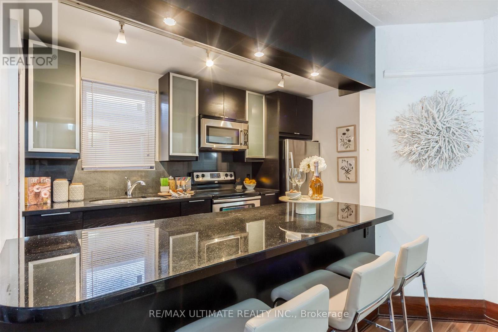 46 Lorindale Avenue, Toronto, Ontario  M5M 3C2 - Photo 9 - C12914084