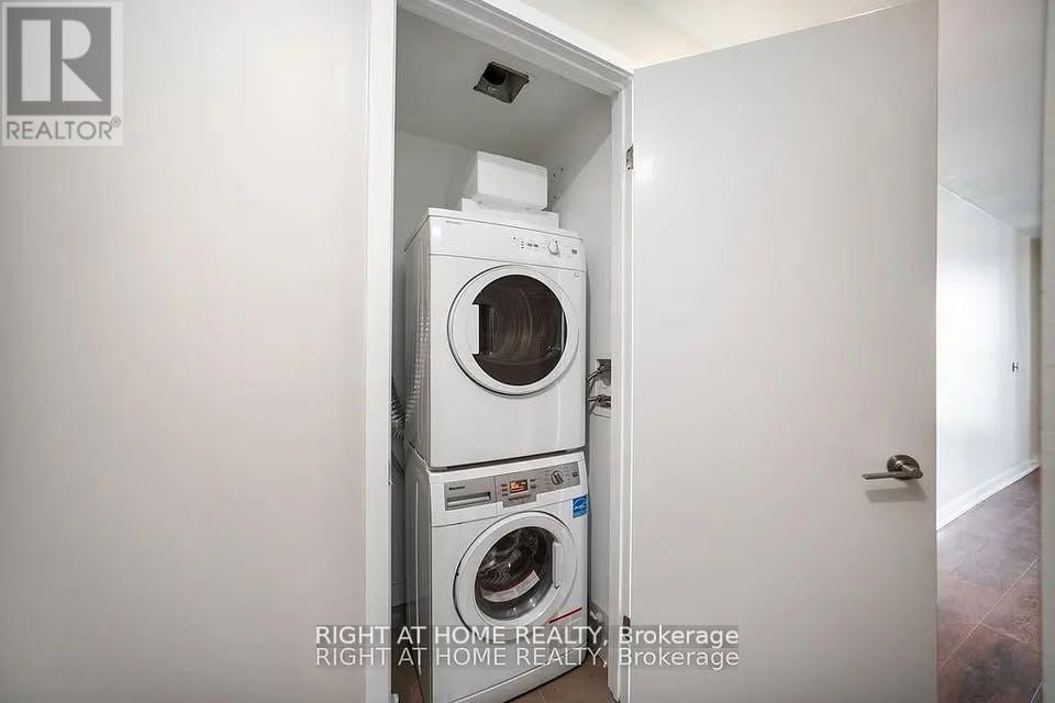 4510 - 125 Blue Jays Way, Toronto (Waterfront Communities), Ontario  M5V 0N5 - Photo 10 - C12914110