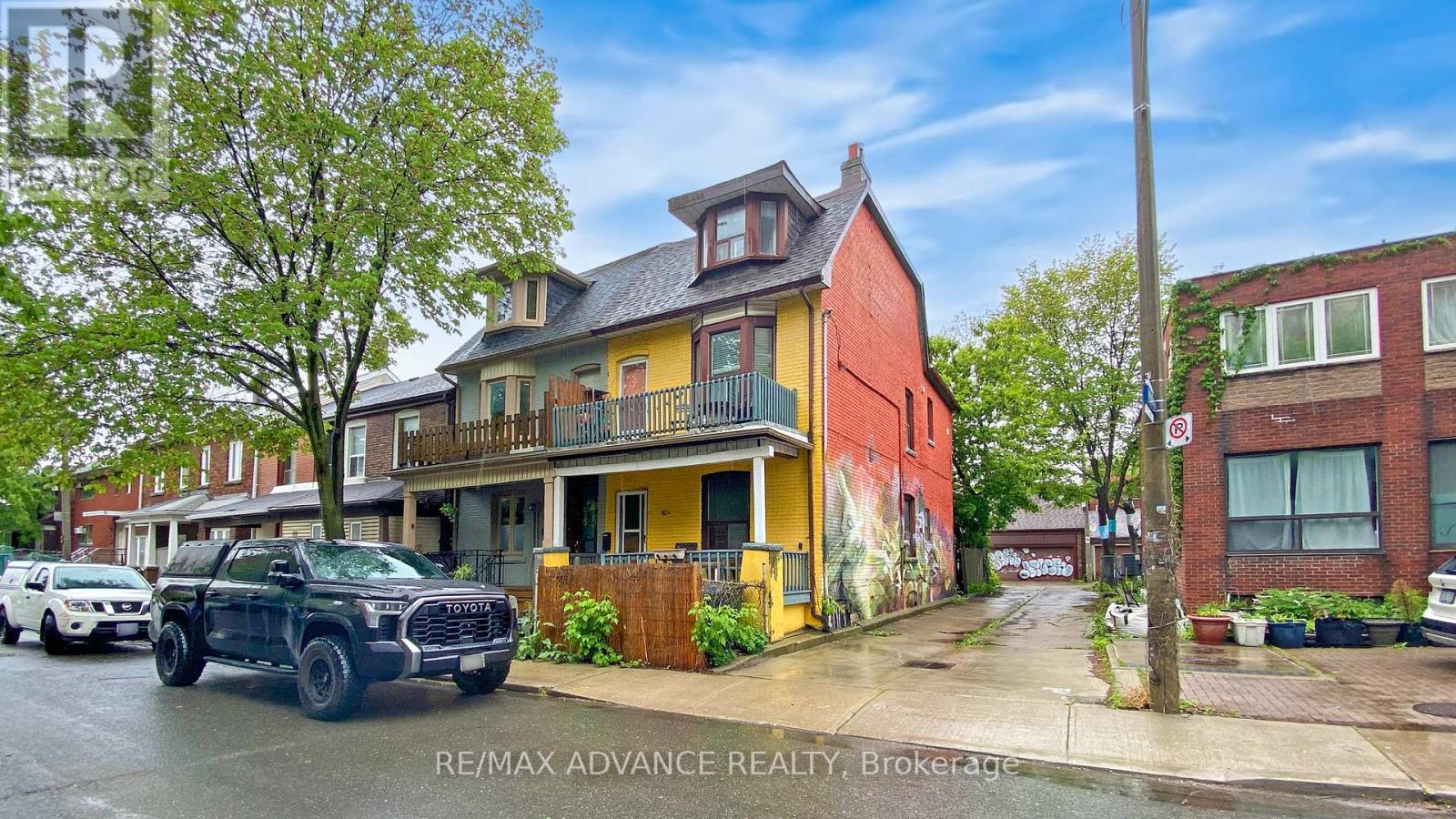 82A AUGUSTA AVENUE, Toronto, Ontario