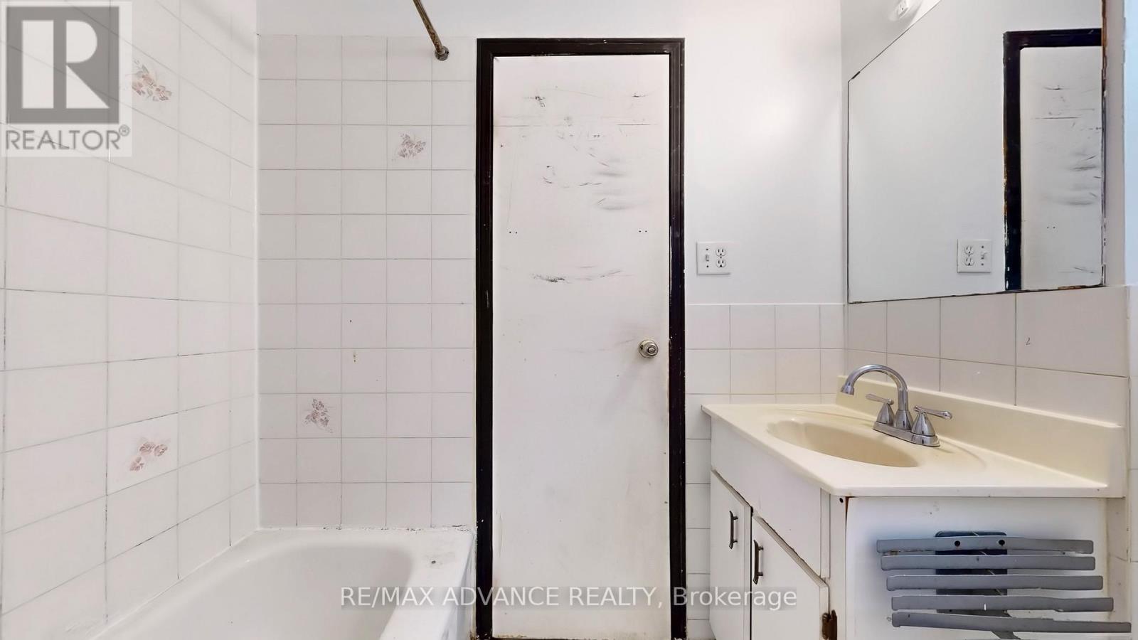 82a Augusta Avenue, Toronto (Kensington-Chinatown), Ontario  M5T 2L1 - Photo 19 - C12914116