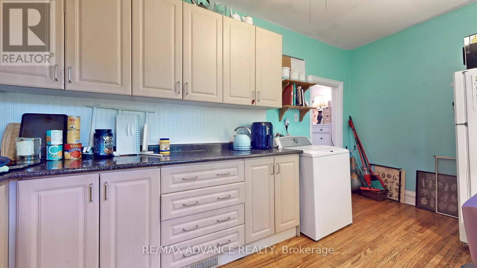 82a Augusta Avenue, Toronto (Kensington-Chinatown), Ontario  M5T 2L1 - Photo 24 - C12914116