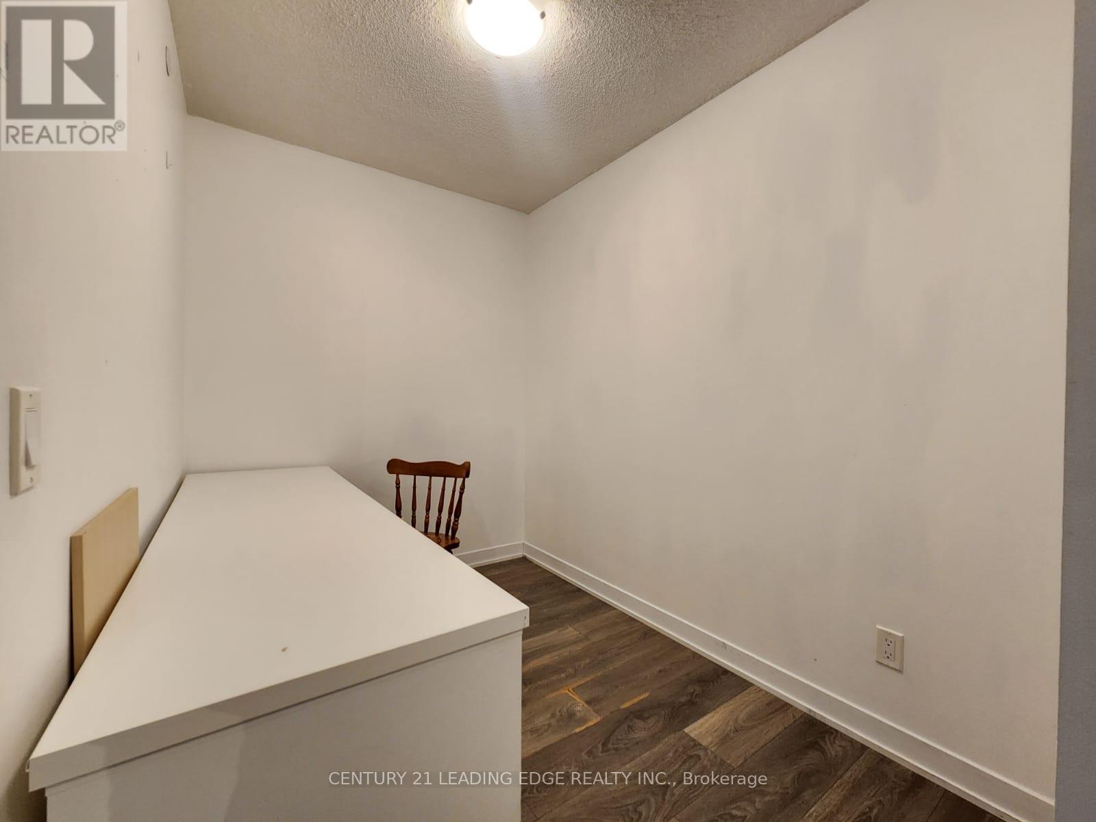 1011 - 87 Peter Street, Toronto (Waterfront Communities), Ontario  M5V 2G4 - Photo 6 - C12914260