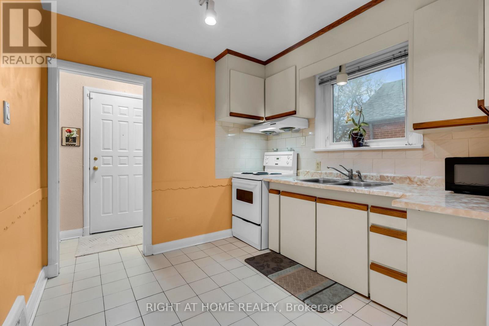 702 Pharmacy Avenue, Toronto, Ontario  M1L 3J2 - Photo 19 - E12914176