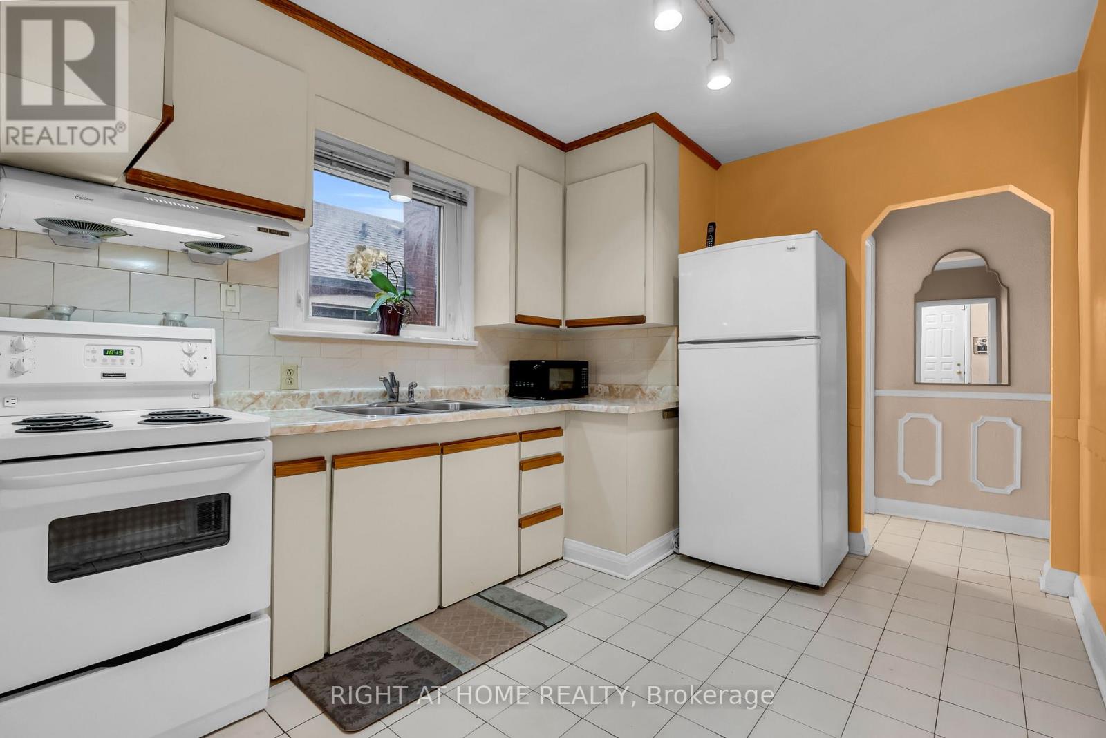 702 Pharmacy Avenue, Toronto, Ontario  M1L 3J2 - Photo 20 - E12914176