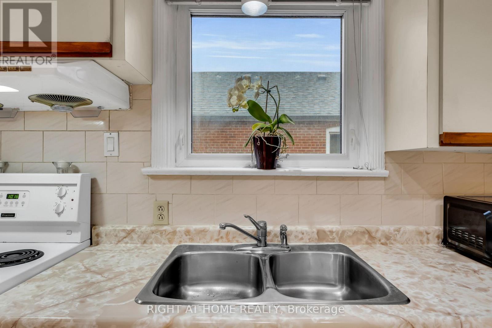 702 Pharmacy Avenue, Toronto, Ontario  M1L 3J2 - Photo 23 - E12914176