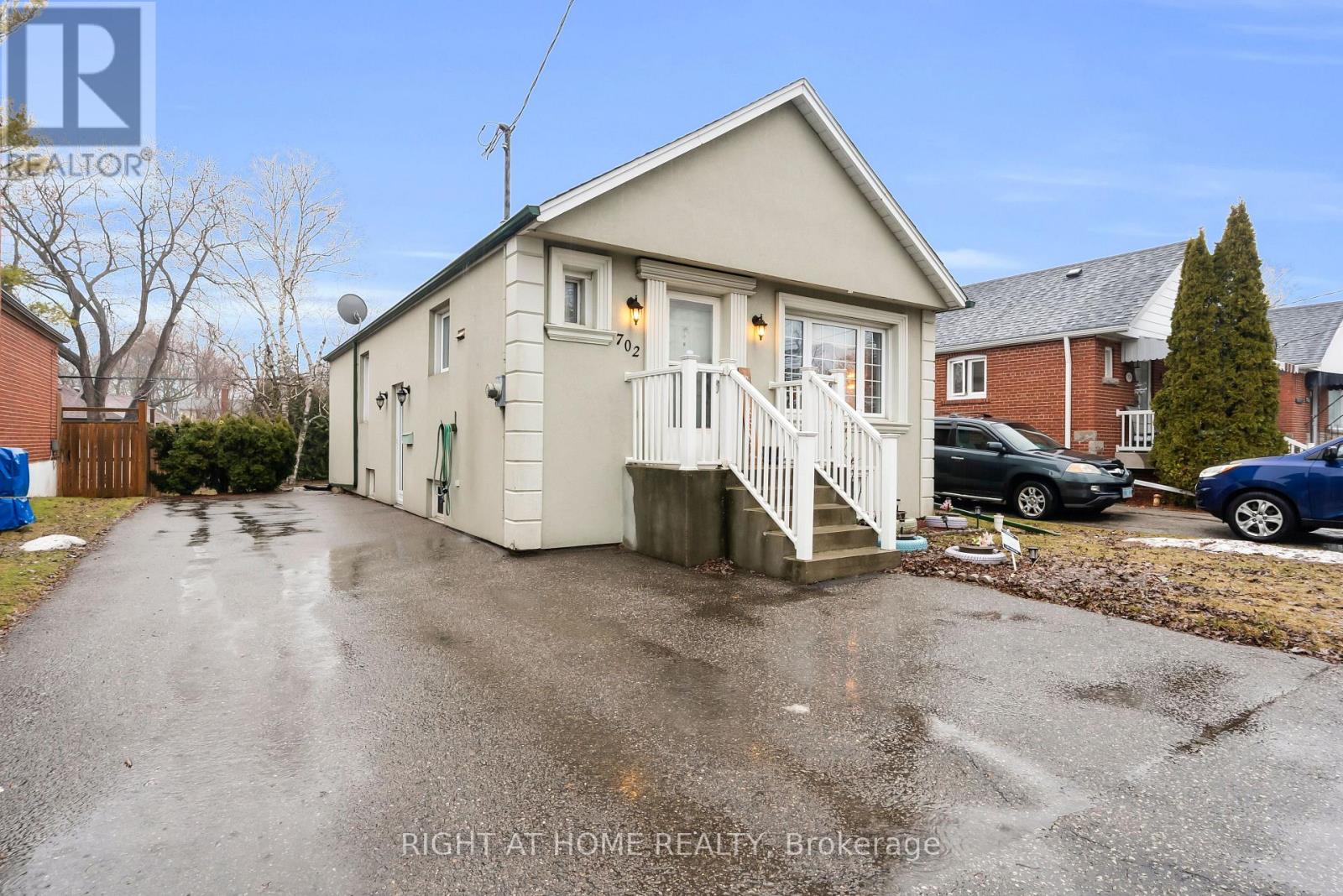 702 Pharmacy Avenue, Toronto, Ontario  M1L 3J2 - Photo 3 - E12914176