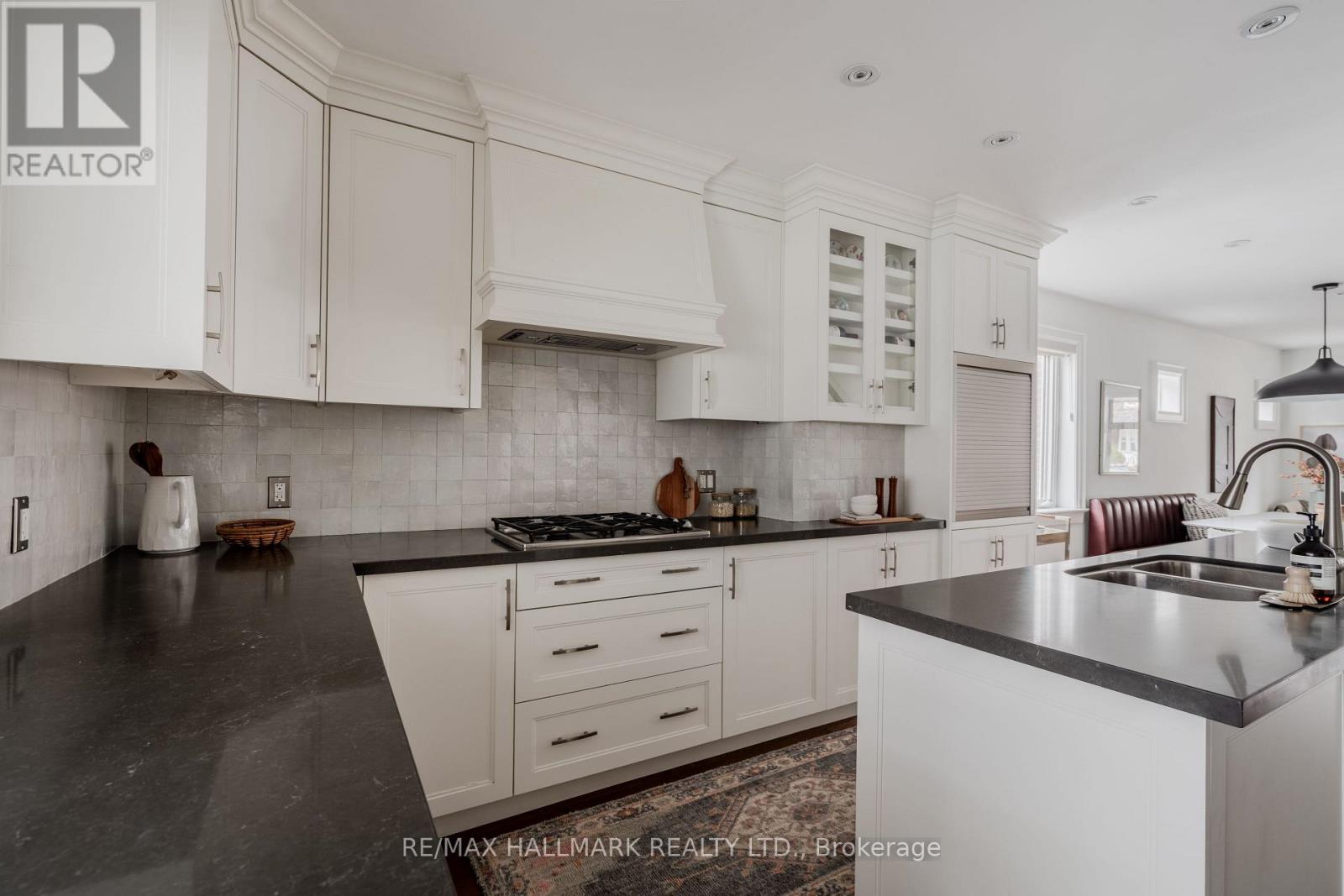 27 Maughan Crescent, Toronto (Woodbine Corridor), Ontario  M4L 3E4 - Photo 18 - E12914288