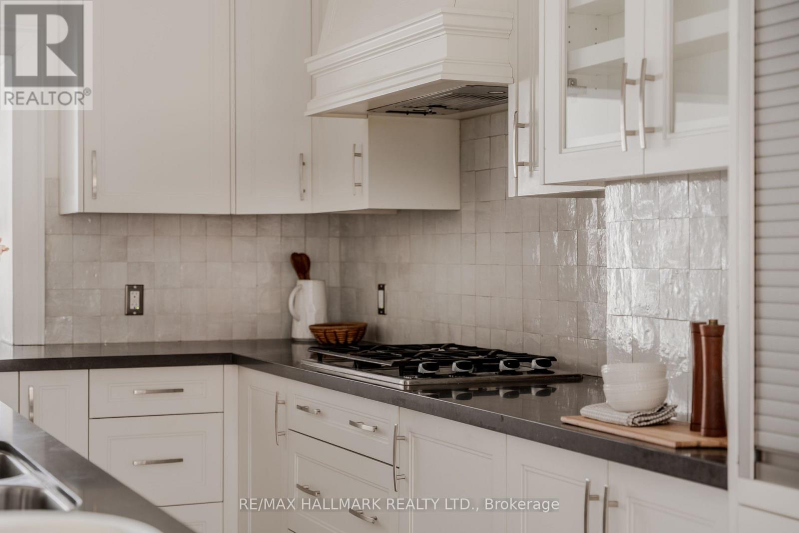 27 Maughan Crescent, Toronto (Woodbine Corridor), Ontario  M4L 3E4 - Photo 19 - E12914288