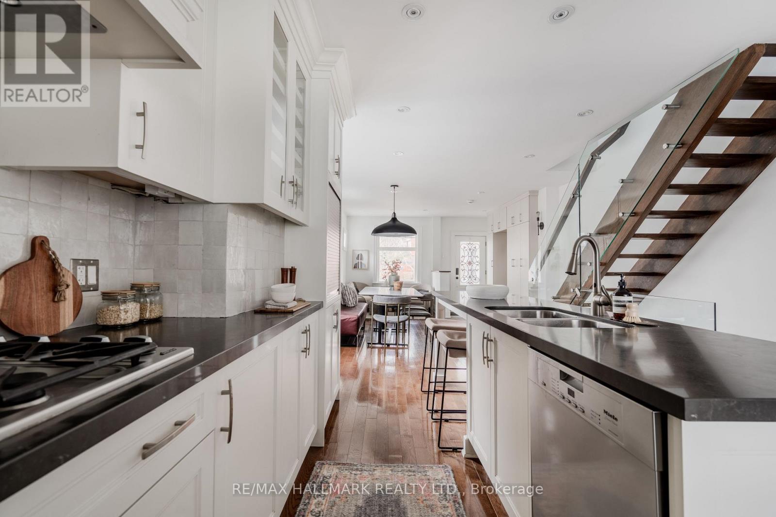 27 Maughan Crescent, Toronto (Woodbine Corridor), Ontario  M4L 3E4 - Photo 21 - E12914288