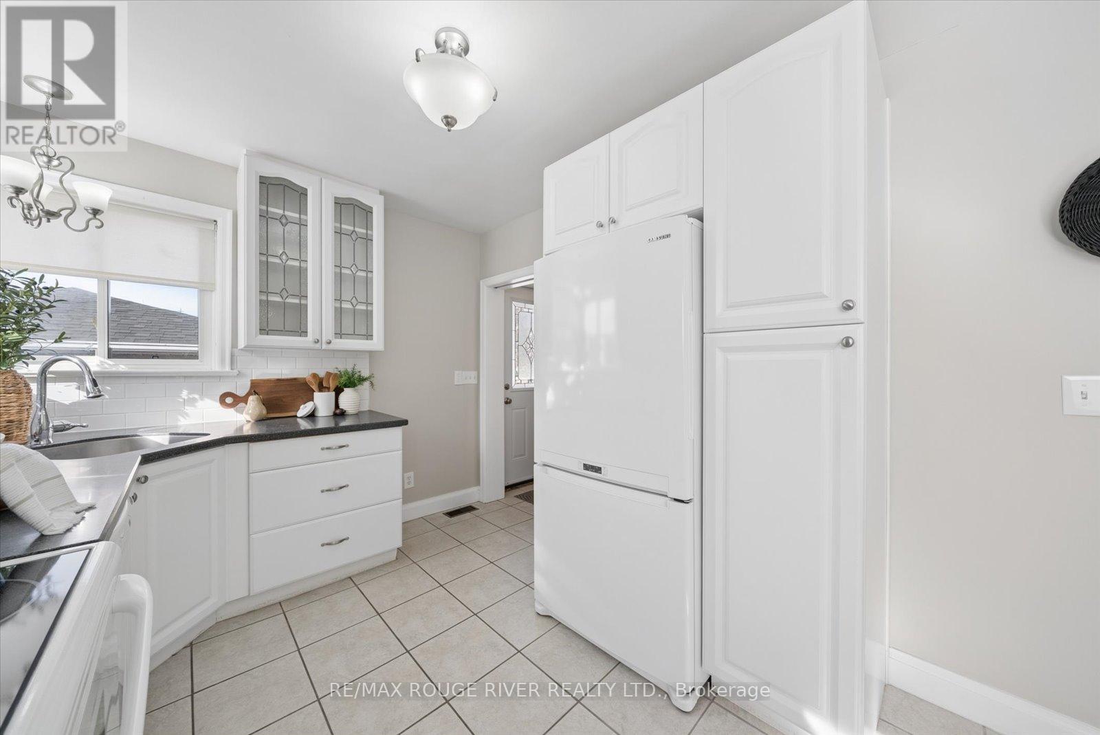 112 Wellington Avenue W, Oshawa, Ontario  L1H 3X9 - Photo 11 - E12914302