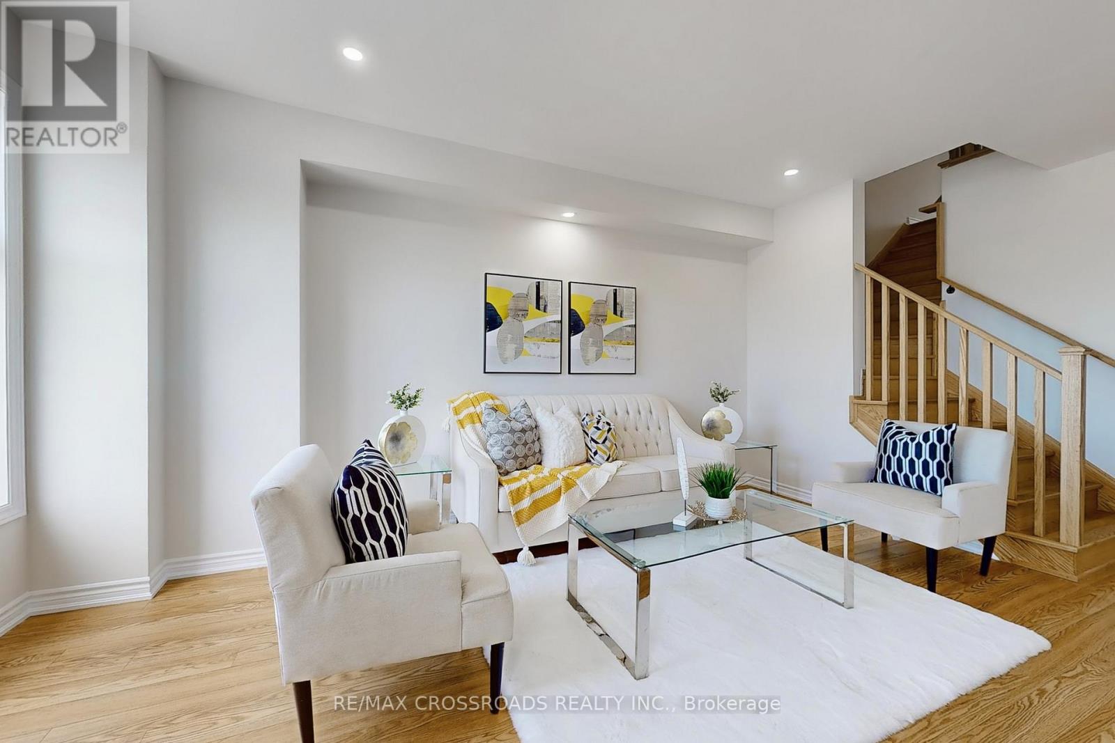 384 Okanagan Path, Oshawa, Ontario  L1H 0B1 - Photo 3 - E12914312