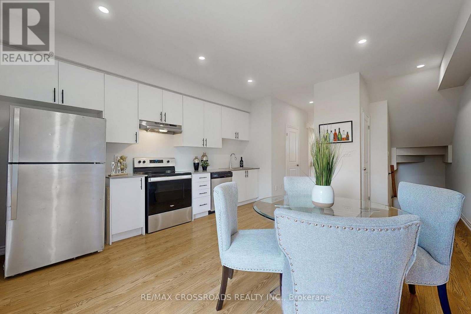 384 Okanagan Path, Oshawa, Ontario  L1H 0B1 - Photo 9 - E12914312