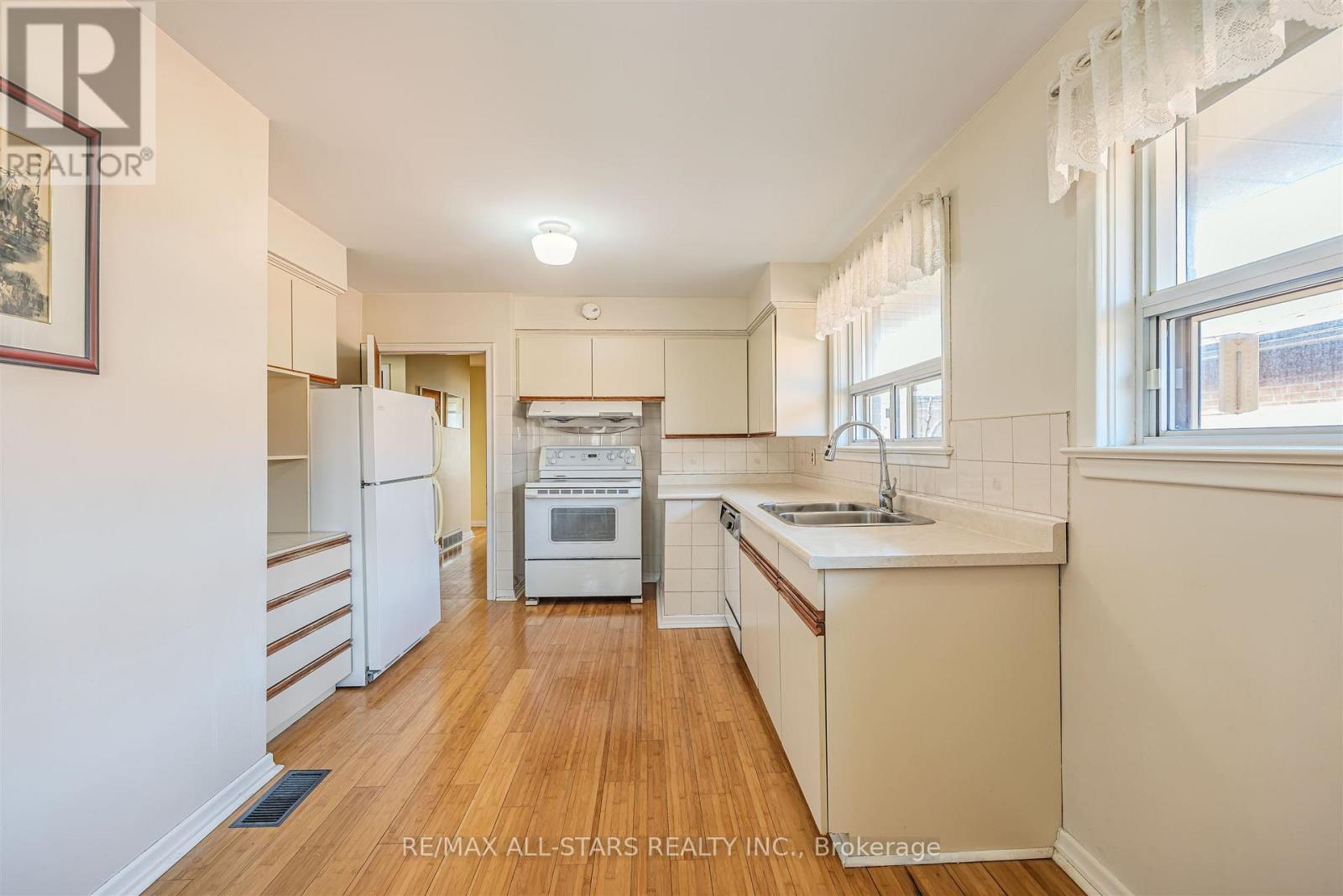 50 Southampton Drive, Toronto, Ontario  M1K 4V7 - Photo 10 - E12914378