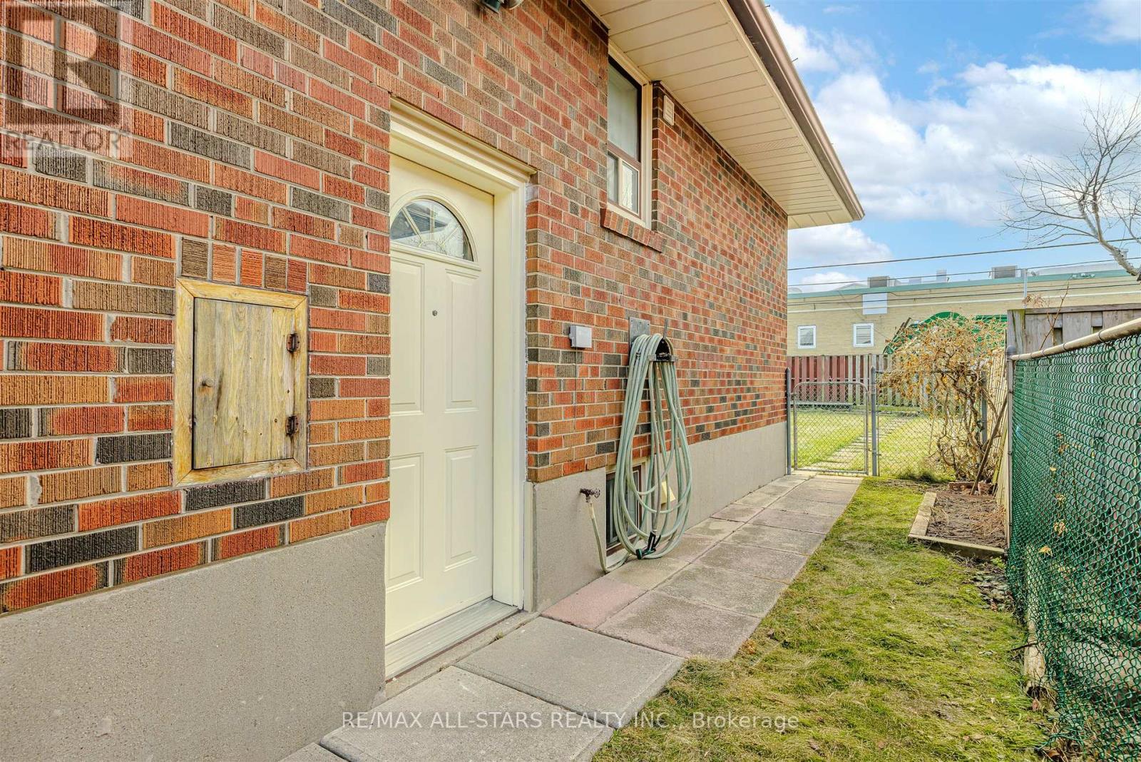 50 Southampton Drive, Toronto, Ontario  M1K 4V7 - Photo 3 - E12914378