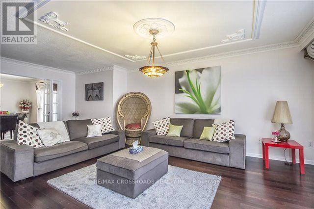 2 Hampstead Court, Markham (Milliken Mills East), Ontario  L3R 3S7 - Photo 3 - N12914108