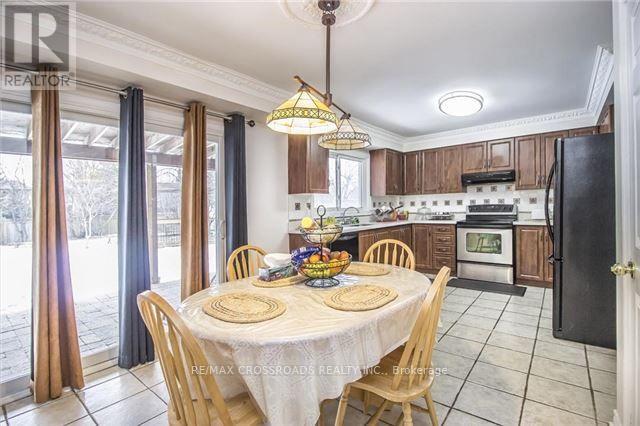 2 Hampstead Court, Markham (Milliken Mills East), Ontario  L3R 3S7 - Photo 4 - N12914108